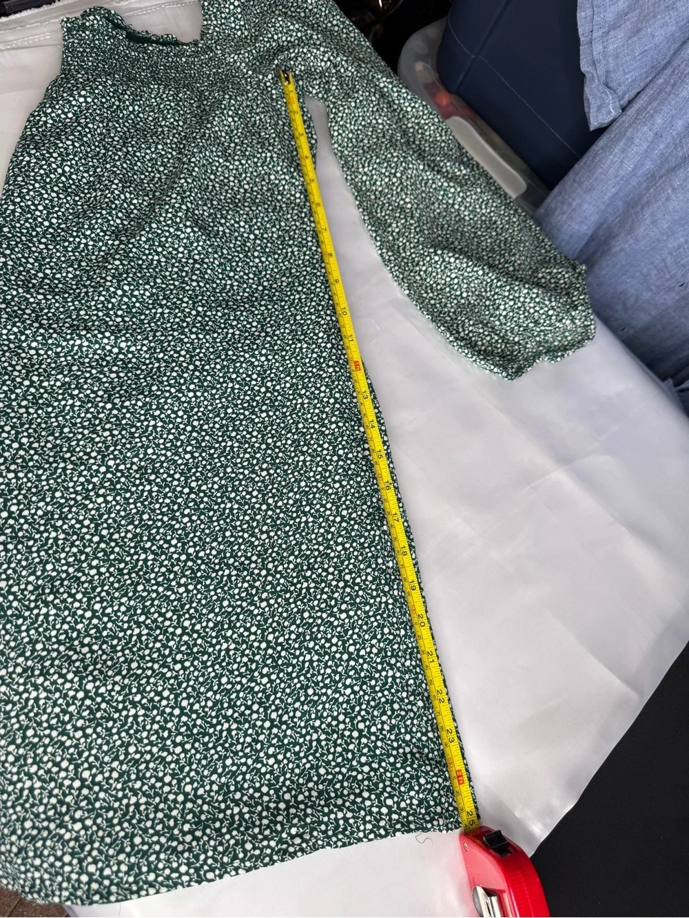 Abercrombie & Fitch Green Floral Long-Sleeve Smocked Dress. Size L - Picture 15 of 16